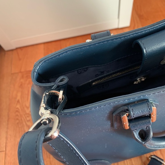 Tory Burch Robinson triangle tote - Picture 13 of 13